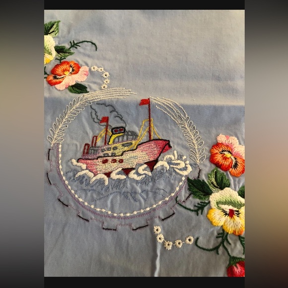 VINTAGE HAND EMBROIDERED PILLOW SHAMS - Picture 3 of 3